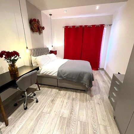Letzi Premium Cozy Retreat Private En-Suite Rooms, Wembley Лондон Экстерьер фото