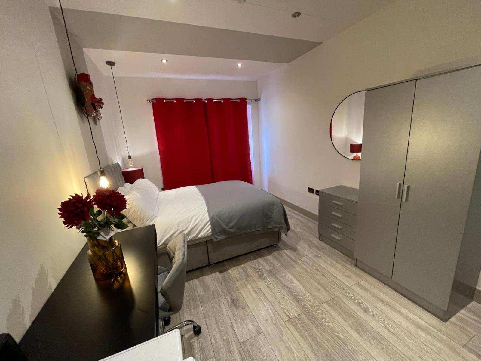 Letzi Premium Cozy Retreat Private En-Suite Rooms, Wembley Лондон Экстерьер фото